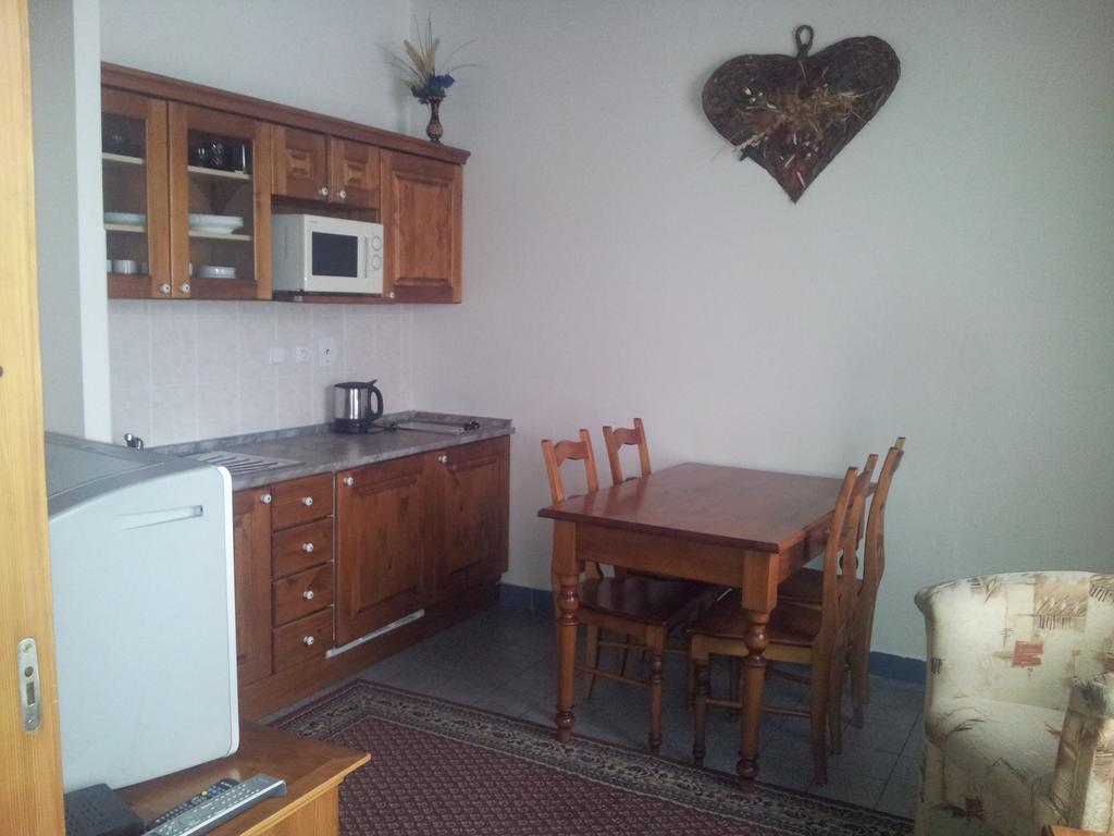 Cs Robin Oil Apartment